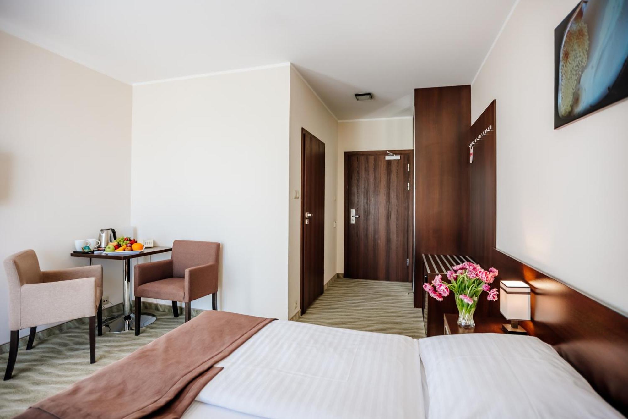 Hotel Emocja Spa ミエルノ エクステリア 写真